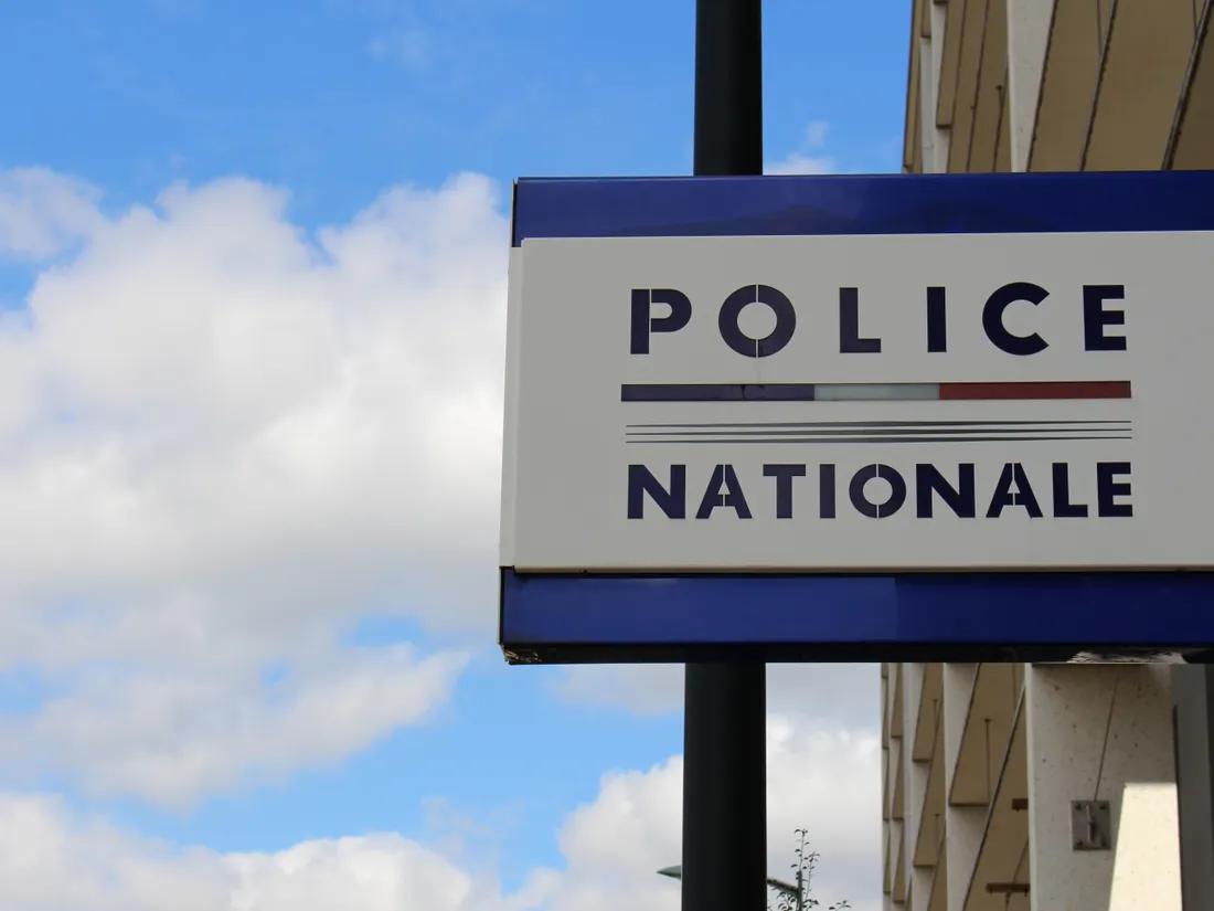 Panneau de la police nationale
